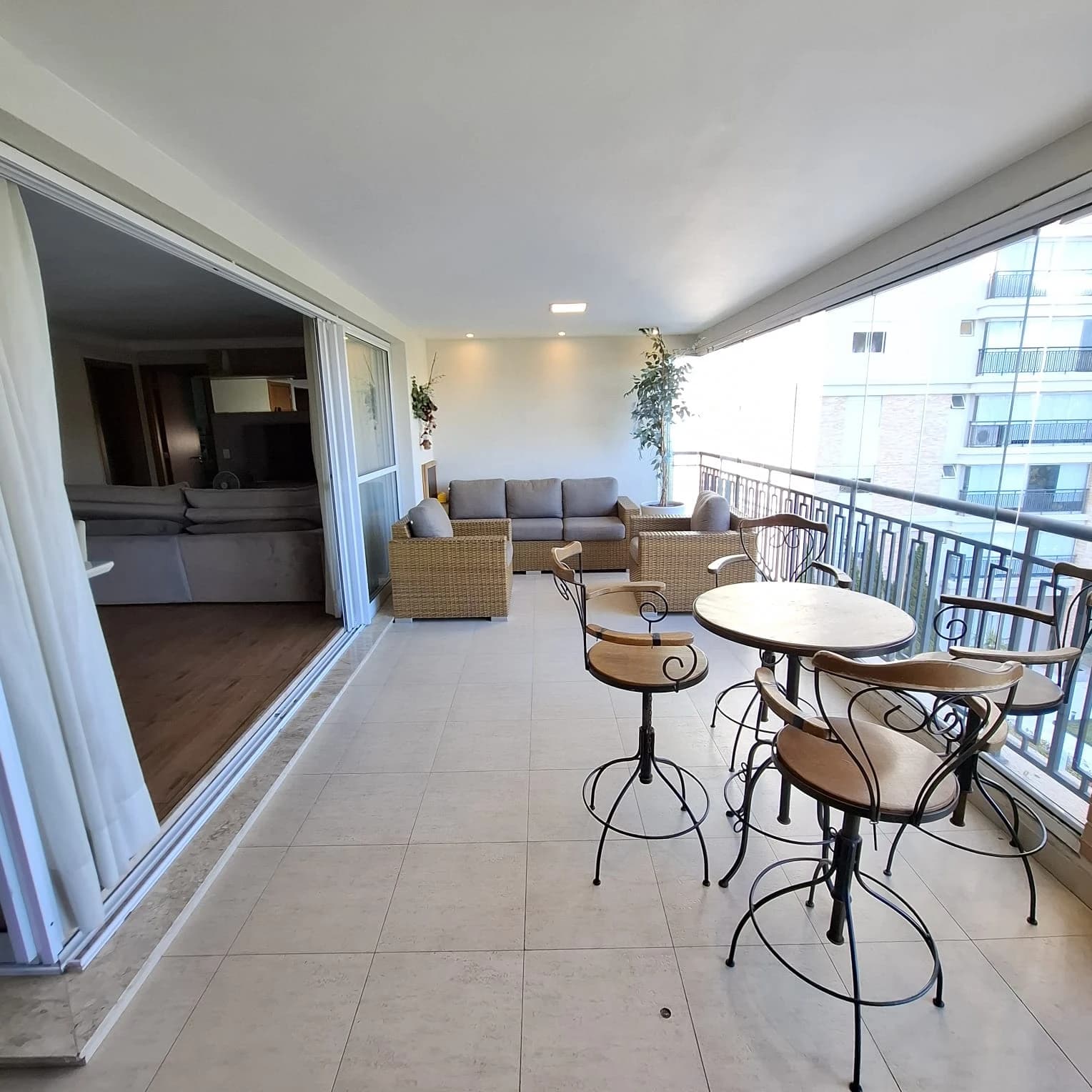 A venda Apartamento no Jardim Marajoara, Condomínio Splendido, 03 quartos suíte 02 vagas